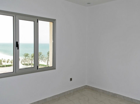 Abu Hasania – sea view, three bedroom apartments w/pool - Asunnot