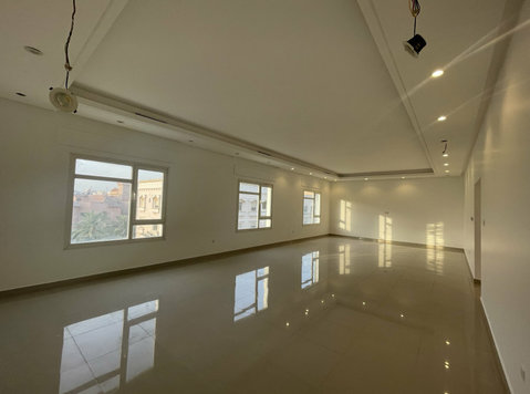 Big 4 bedrooms floor in West Mishref - Apartments