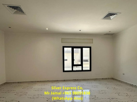 Beautiful 4 Bedroom Floor for Rent in Abu Fatira. - Lejligheder