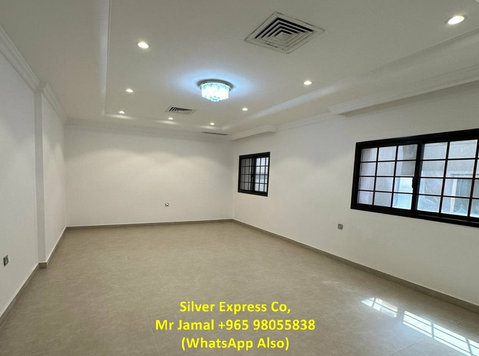 Beautiful 4 Bedroom Floor with 2 Balcony for Rent in Jabriya - Apartman Daireleri