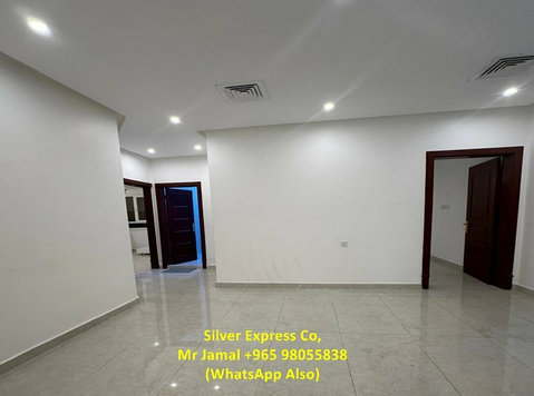 Beautiful 5 Bedroom Villa Floor for Rent in Abu Halifa. - Apartments