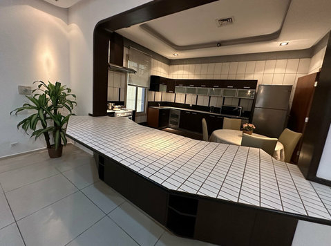 Beautiful Spacious 3-bedroom Apartment with Balcony - குடியிருப்புகள்  
