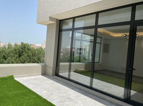 Luxury 4 bedrooms floor in Bayan with big  terrace - Apartmány