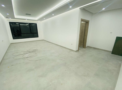 Brand new 3 and 4 bedrooms villa apt in salwa - Korterid