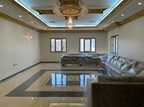 Deluxe 5 bedrooms floor in Bayan - Apartments