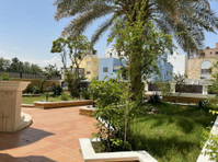 Villa in Bayan with big indoor Garden and Swimming pool - Häuser