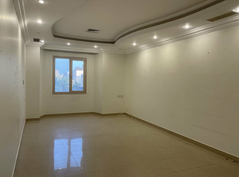 Deluxe 3 bedrooms floor in Shuhada - شقق
