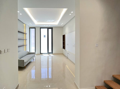 Fnaitees – great, contemporary four bedroom duplex w/terrace - Byty