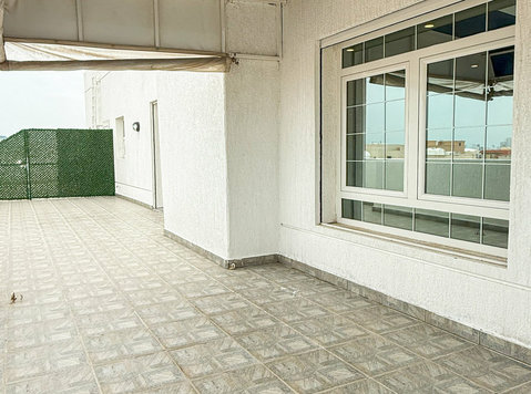 For rent in Nozha, an apartment with a large roof and super - Appartements