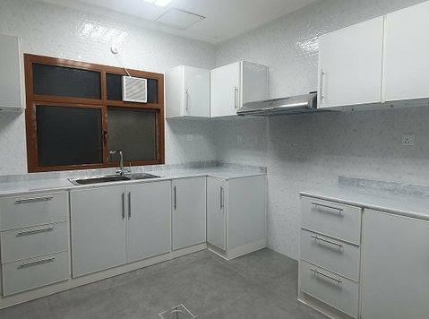 4 Bedroom in Jabriya - דירות