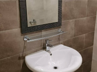 Great 3 bedroom apt in egaila. close to gate mall & aum