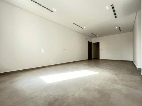 Jabriya - big nice 4 bedrooms apartments - Апартмани/Станови