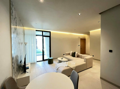 Jabriya – furnished, three bedroom apartment w/large balcony - アパート