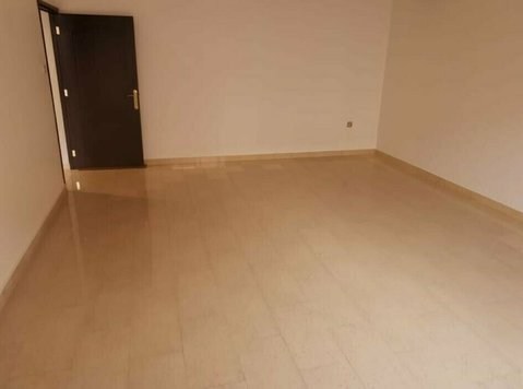 Large ground floor apartment in Zahra blk 8 - Apartments