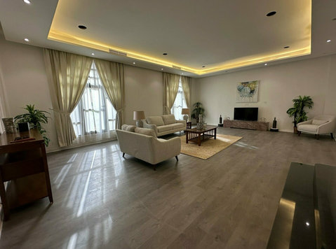 Spacious 3-Bedroom Floor with 3 Large Balconies - Byty