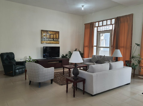 Lovely Spacious 4-All Master Bedroom Apartment - Apartments