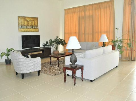 Lovely Spacious 4-All Master Bedroom Apartment - Апартмани/Станови
