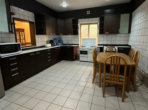 Spacious Furnished 3-Bedroom Apartment - Apartments