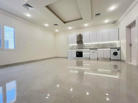 Mangaf - brand new, big 2 bedrooms top floor with terrace - Asunnot