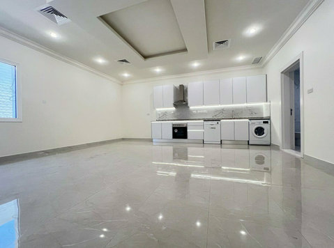 Mangaf - brand new, big 2 bedrooms top floor with terrace - Asunnot