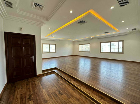 4 BR Floor in Salwa - Appartements