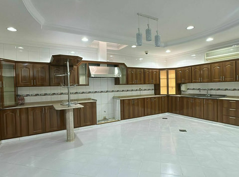 Spacious Villa in Mishref - Apartments