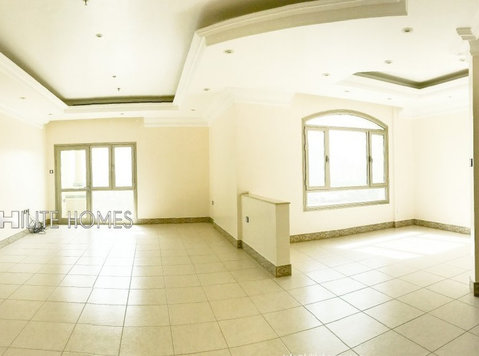 Spacious apartment with view for rent in Salmiya - דירות