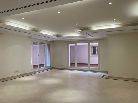 Luxury 4 bedrooms floor in Surra - Apartments