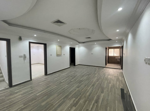 3 bedrooms apartment  in Salwa - Apartments