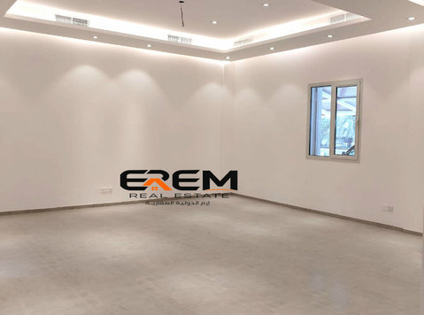 New Ground floor with private entrance For rent in Mishref - شقق