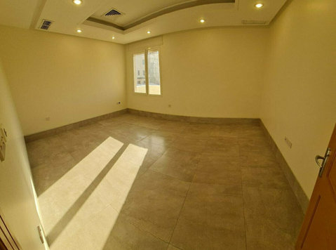 very nice huge villa floor in fnaitees & balcony (open view) - Apartamente