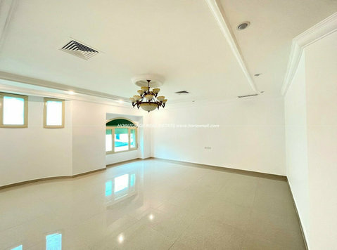 Qortuba – great, spacious five bedroom floor w/roof terrace - 	
Lägenheter