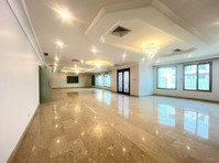 Rawda - big 7 bedrooms villa with basement - 아파트