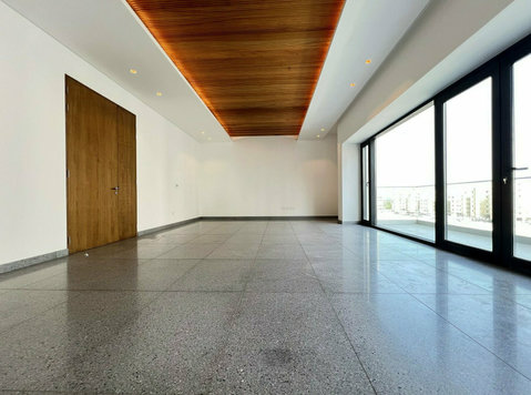 Sabah Al Salem - 3 master bedrooms apartment with balcony - Apartamente