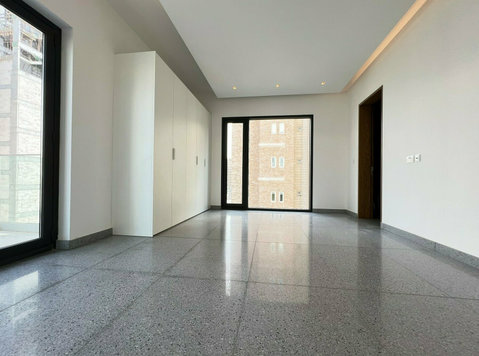 Sabah Al Salem - 3 master bedrooms apartment with balcony - Apartamente