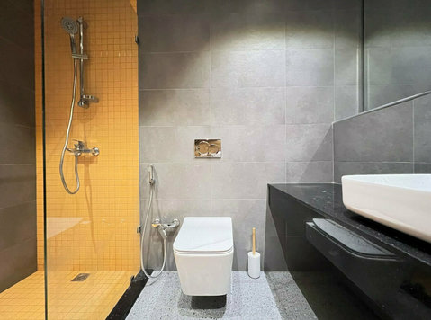 Sabah Al Salem - 3 master bedrooms apartment with balcony - Apartamente