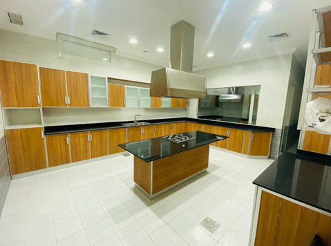 Sabah Al ahmed/ massive ground floor with big yard - Apartemen