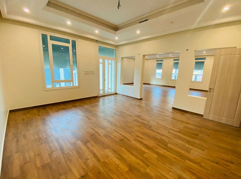 Sabah Al ahmed/ massive ground floor with big yard - Apartemen