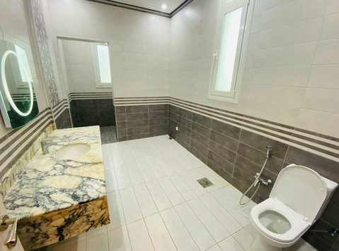 Sabah Al ahmed/ massive ground floor with big yard - Apartemen