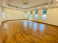Sabah Al ahmed/ massive ground floor with big yard - Pisos