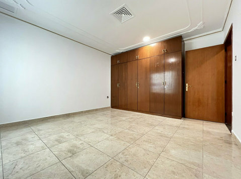 Salwa - big 5 bedrooms ground floor with yard - Appartements