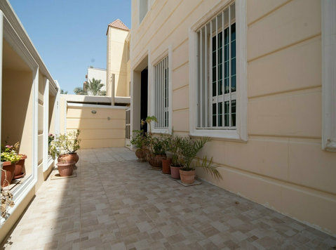 Salwa - big 5 bedrooms ground floor with yard - Apartments