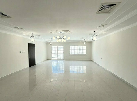Salwa - floor 4 bedrooms with small balcony - Apartments