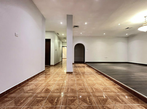 Salwa – unfurnished,big  three bedroom apartment - Asunnot