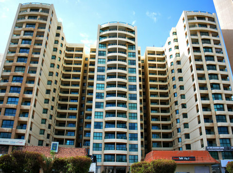 Sea View Apartments in Mahboula - דירות