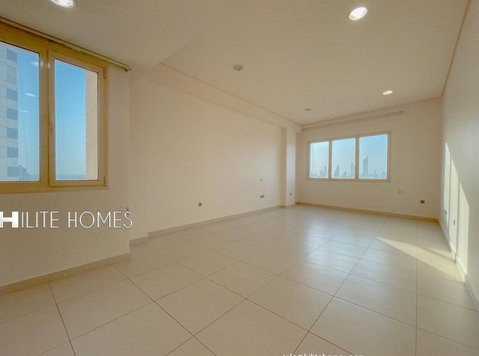 Sea view 3 bedroom semi furnished apartment - דירות