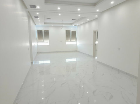 Spacious Brand New 3 Bedroom Villa Flat in Sabah Al Ahmad - Apartments