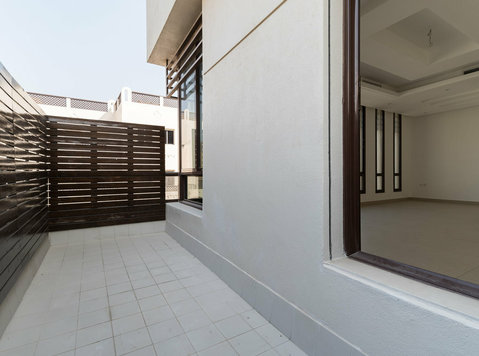 Surra – great, unfurnished, four bedroom apartment w/balcony - Apartamentos