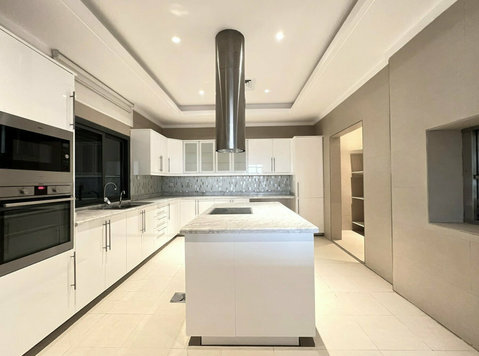 Surra – immaculate penthouse duplex w/private pool - Apartments