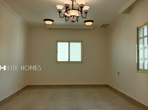 SPACIOUS FIVE BEDROOM RENOVATED FLOOR FOR RENT IN SALWA - Byty